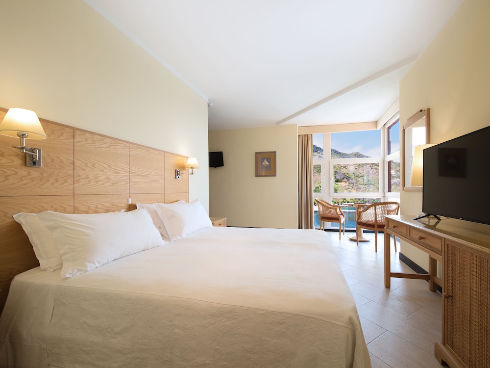 Suite junior, vistas al mar del hotel Dom Pedro Madeira