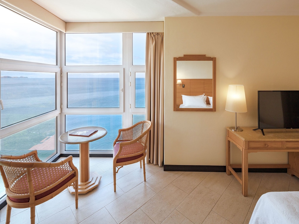 Suite junior, vistas al mar del hotel Dom Pedro Madeira. Foto 1