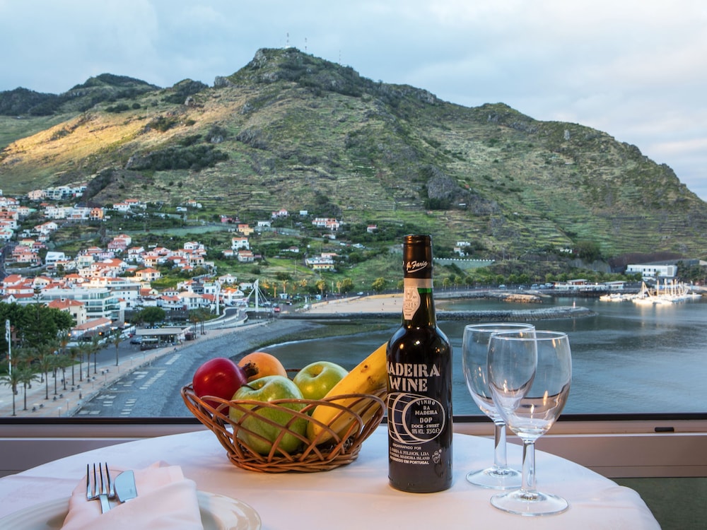 Suite junior, vistas al mar del hotel Dom Pedro Madeira. Foto 5