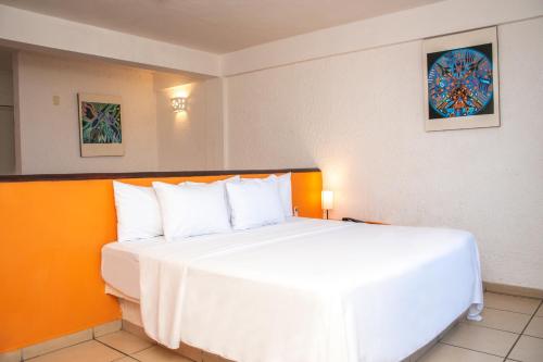 Habitación Estándar - 1 cama extragrande del hotel Decameron Los Cocos Guayabitos, Ramada All-Inclusive Resort. Foto 2