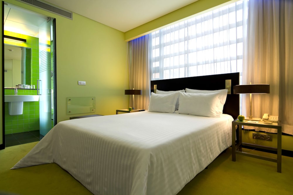 Habitación con 1 cama doble o 2 individuales del hotel Sana Capitol. Foto 4