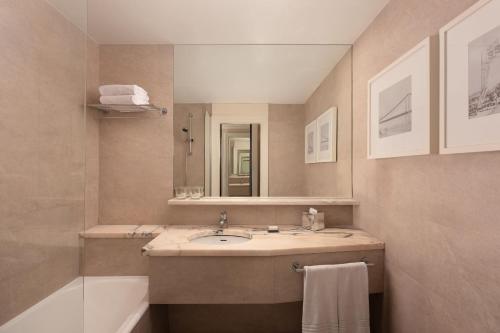 Comfort King, Guest room, 1 King, Balcony del hotel Lisbon Marriott. Foto 5