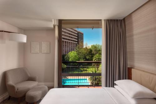 Signature King, Guest room, 1 King, Balcony del hotel Lisbon Marriott. Foto 1