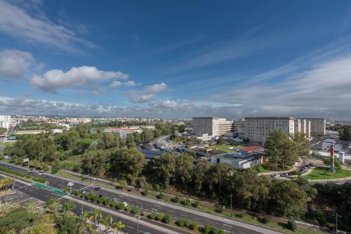 Signature King, Guest room, 1 King, Balcony del hotel Lisbon Marriott. Foto 3