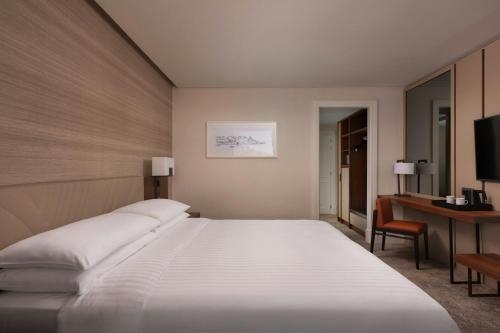 Signature King, Guest room, 1 King, Balcony del hotel Lisbon Marriott. Foto 5
