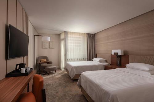 Signature Twin, Guest room, 2 Twins, Balcony del hotel Lisbon Marriott. Foto 5