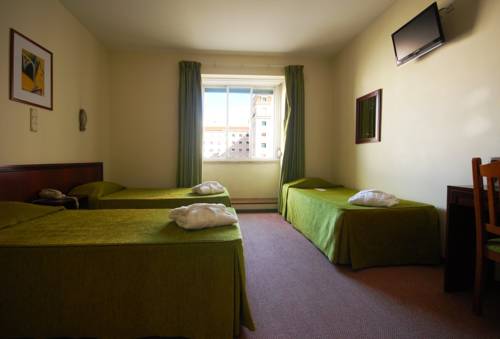 Habitación Triple del hotel Residencial Lar do Areeiro. Foto 1