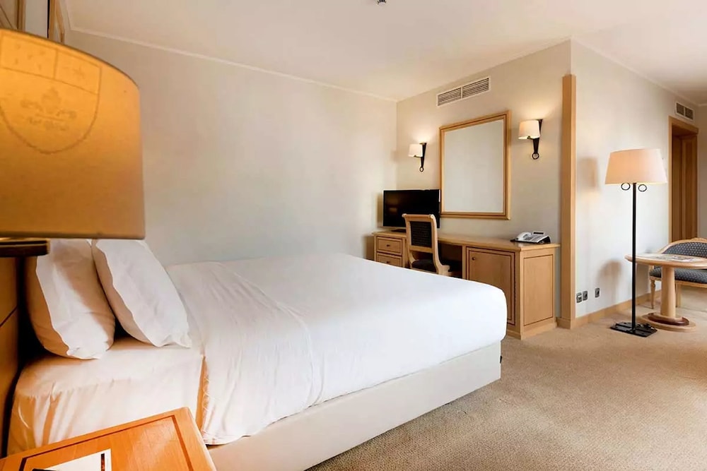 Habitación superior con 1 cama doble o 2 individuales del hotel Real Palacio. Foto 3