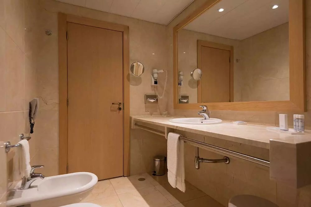 Habitación superior con 1 cama doble o 2 individuales del hotel Real Palacio. Foto 5