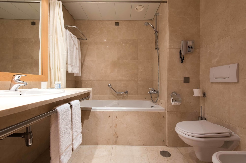 Habitación estándar doble del hotel Real Palacio. Foto 2