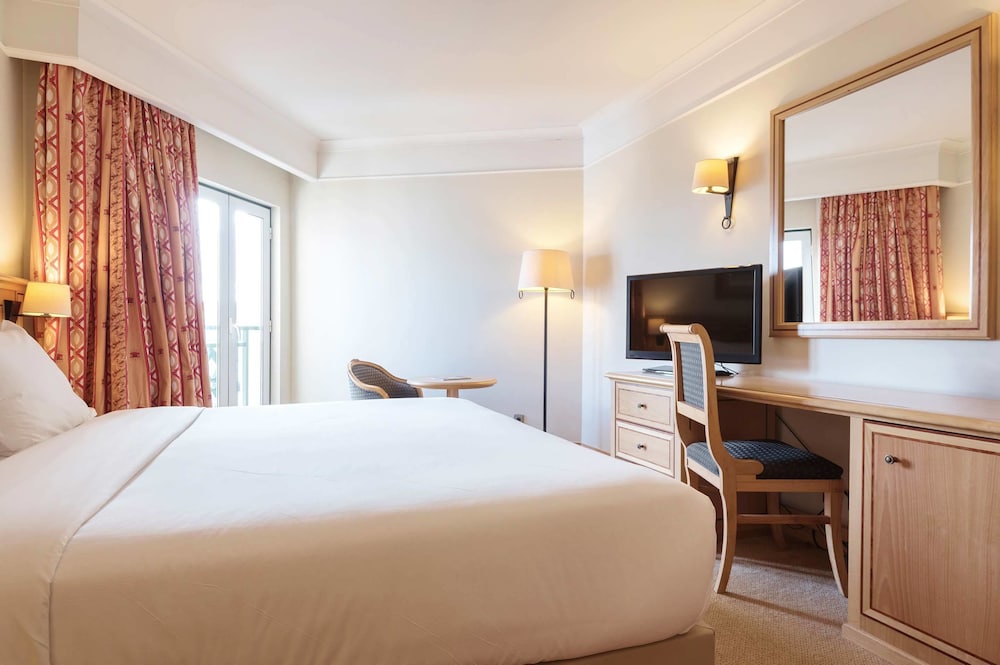 Habitación estándar doble del hotel Real Palacio. Foto 3