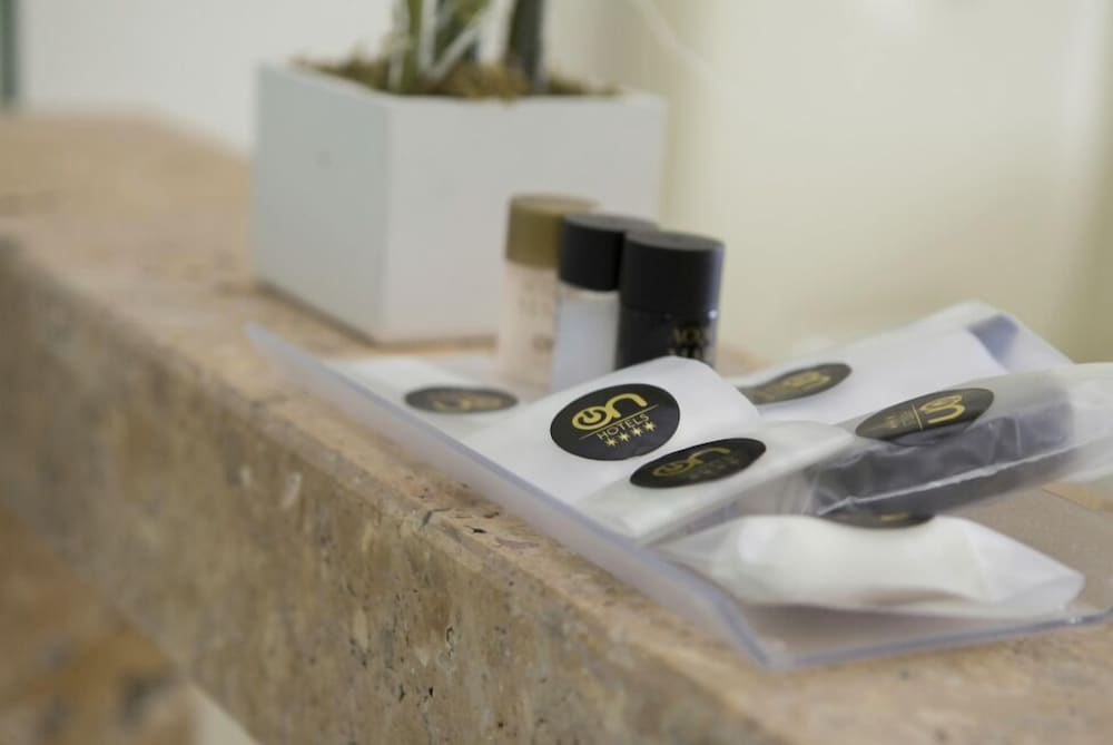 Habitación Doble Estándar (Vista Urbanización) del hotel On Hotels Oceanfront - Adults Only. Foto 3