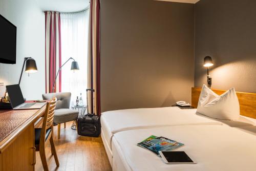 Habitación Doble Estándar - 1 o 2 camas del hotel Mercure Hotel Berlin Zentrum. Foto 6