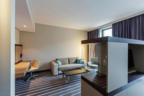 Suite Junior del hotel Steigenberger Airport Hotel Berlin. Foto 2