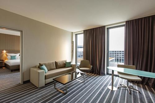 Suite del hotel Steigenberger Airport Hotel Berlin. Foto 2
