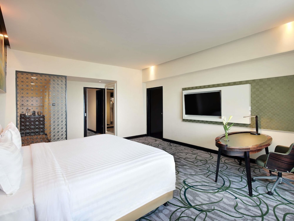 Suite junior, 1 cama de matrimonio grande del hotel Grand Mercure Medan Angkasa. Foto 4