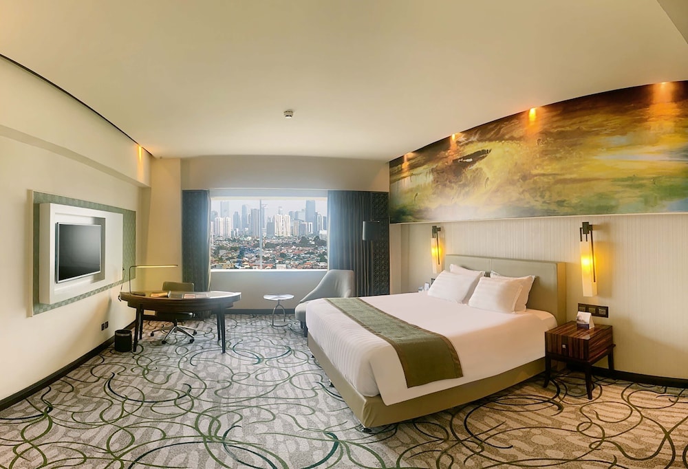 Habitación Premier, 1 cama de matrimonio grande del hotel Grand Mercure Medan Angkasa. Foto 1