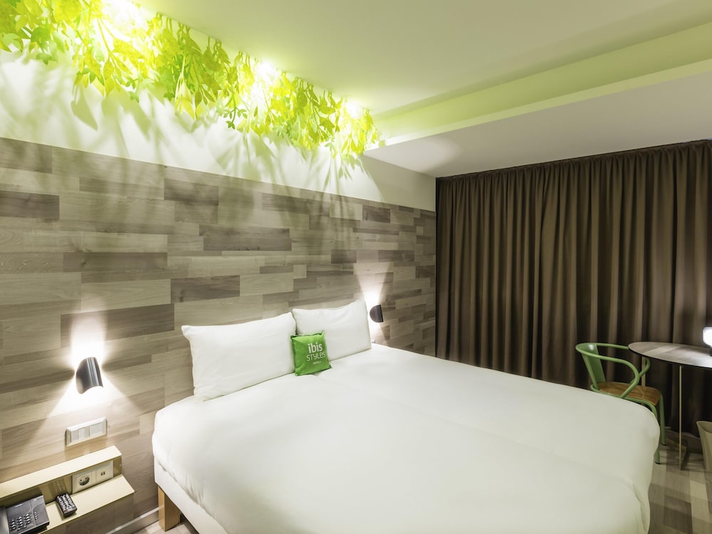 Habitación de categoría superior con 1 cama Queen Size del hotel Ibis Styles Lisboa Centro Marquês De Pombal