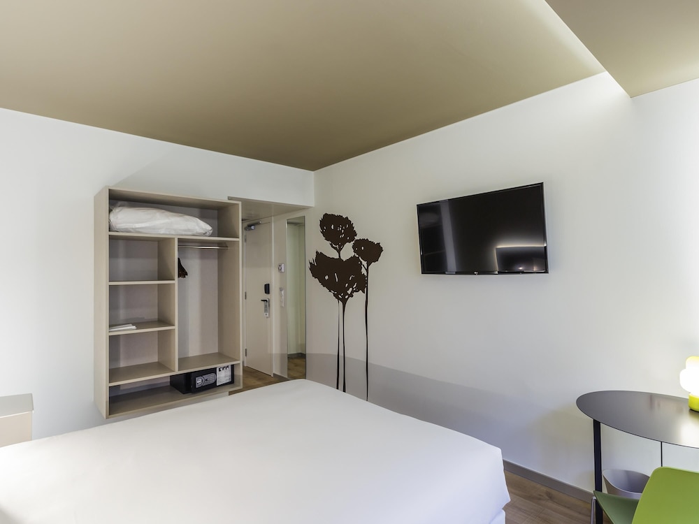 Habitación Standard con una cama de matrimonio del hotel Ibis Styles Lisboa Centro Marquês De Pombal. Foto 3