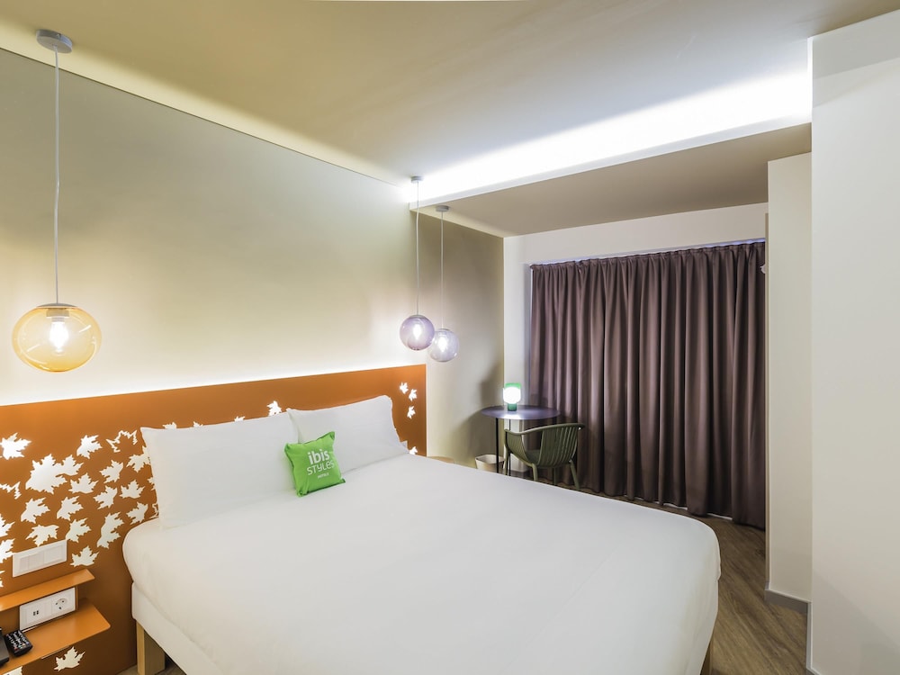 Habitación de categoría superior con 1 cama Queen Size del hotel Ibis Styles Lisboa Centro Marquês De Pombal