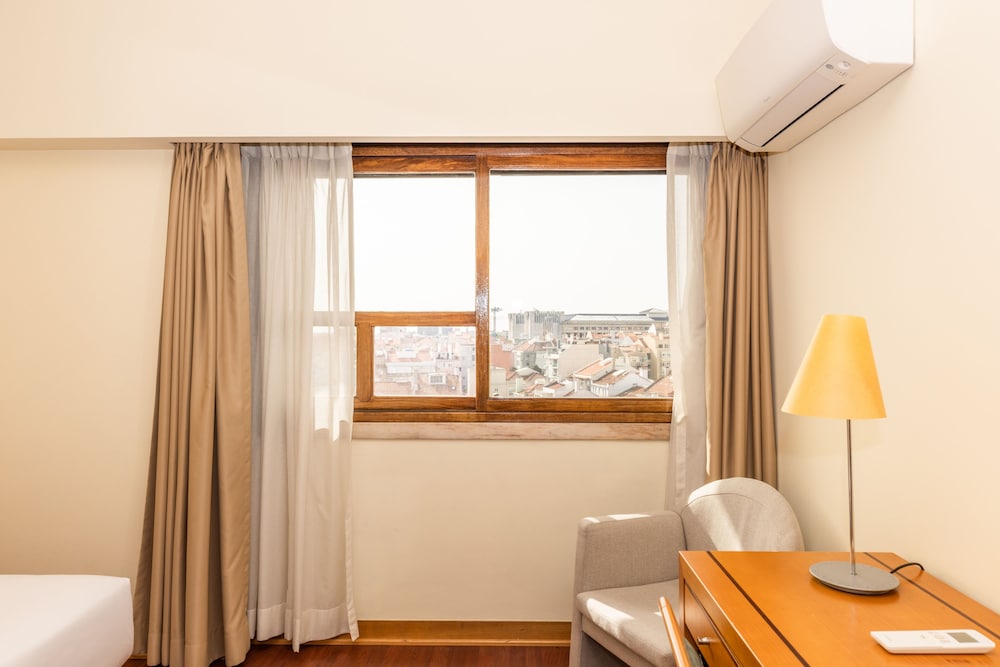 Habitación económica con 1 cama doble o 2 individuales del hotel Roma. Foto 1