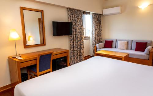 Habitación Triple Estándar del hotel Roma. Foto 3