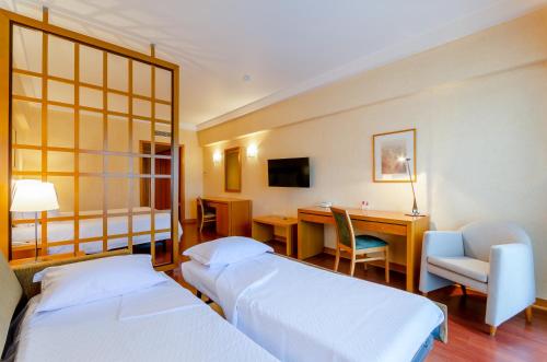 Habitación Familiar del hotel Roma. Foto 4