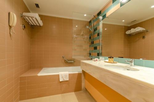 Habitación Familiar del hotel Roma. Foto 10