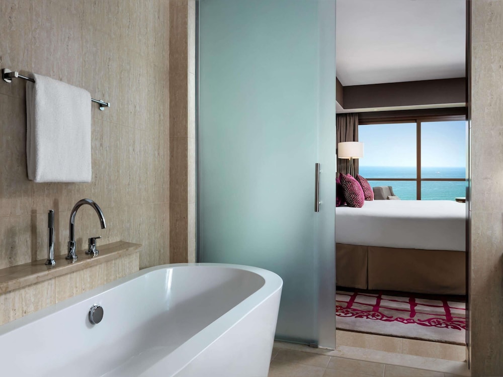 Suite, 2 habitaciones del hotel Fairmont Ajman. Foto 6