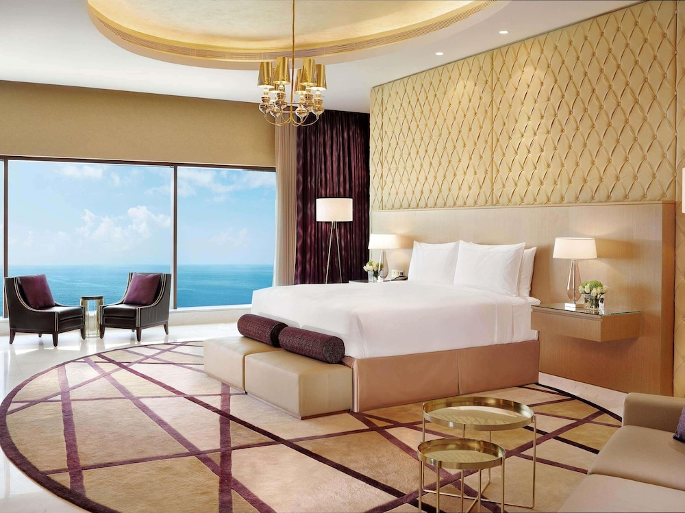 Ático Royal, 4 habitaciones del hotel Fairmont Ajman. Foto 2