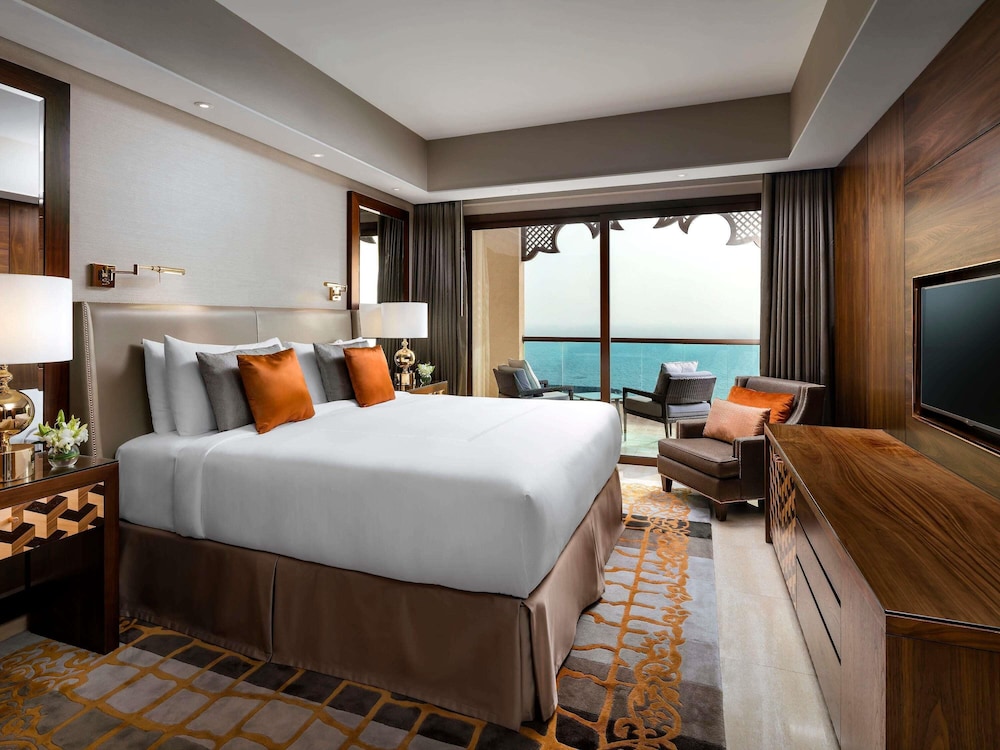Fairmont, Habitación, 1 cama de matrimonio grande del hotel Fairmont Ajman. Foto 3