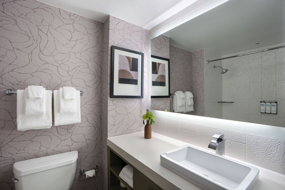 Habitación con estancia, 1 cama king y sofá - cama del hotel Hyatt House Washington DC Downtown Convention Center. Foto 8