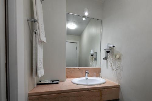 Habitación Doble con terraza del hotel 3k Barcelona. Foto 4