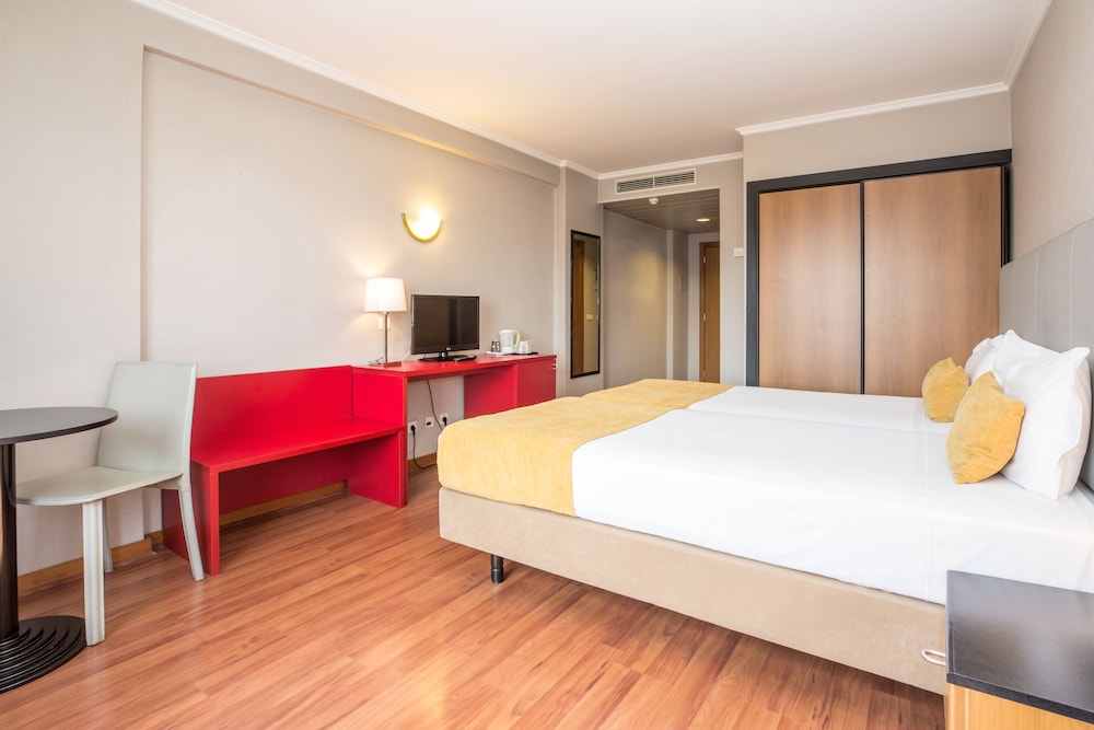 Habitación básica con 2 camas individuales del hotel 3k Madrid. Foto 1