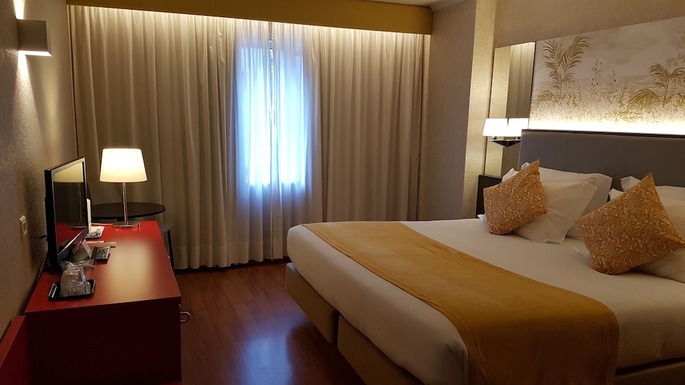 Habitación básica con 2 camas individuales del hotel 3k Madrid. Foto 2