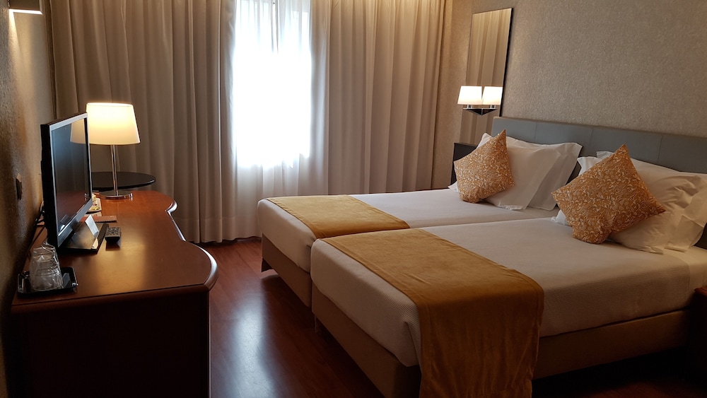 Habitación básica con 2 camas individuales del hotel 3k Madrid. Foto 3