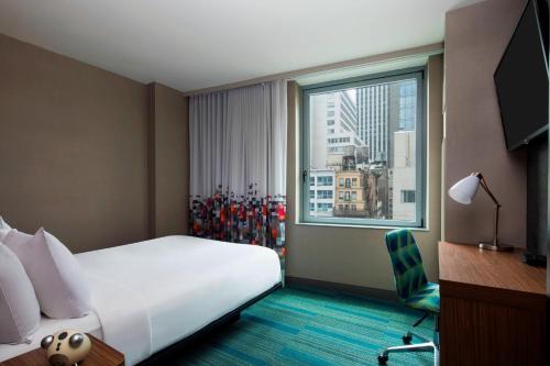 Habitación Doble con vistas a la ciudad - Cama grande del hotel Aloft Manhattan Downtown - Financial District