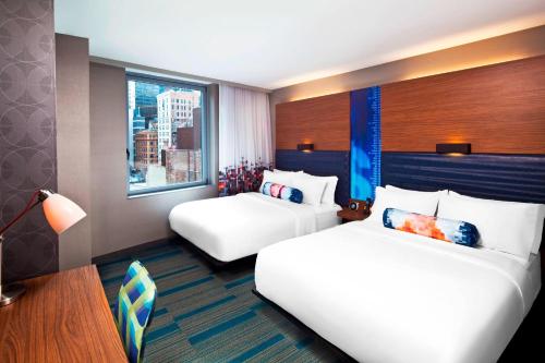 Habitación con 2 camas grandes del hotel Aloft Manhattan Downtown - Financial District
