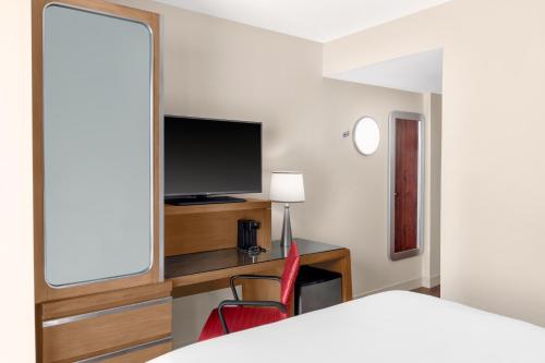 Habitación con cama extragrande. del hotel Fairfield Inn New York Manhattan/Financial District. Foto 2