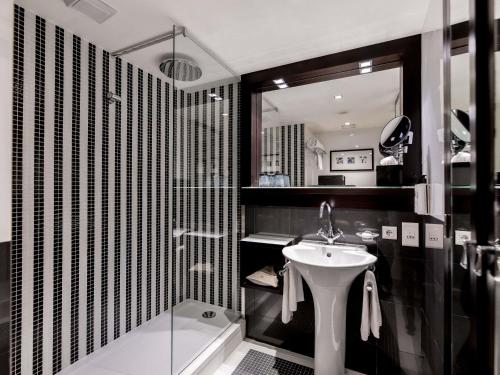 Habitación de lujo - 1 cama extragrande del hotel Sofitel Lisbon Liberdade. Foto 6