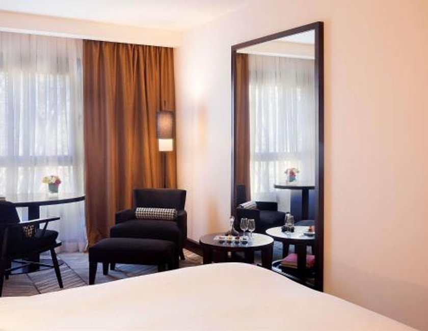 Habitación de lujo - 1 cama extragrande del hotel Sofitel Lisbon Liberdade. Foto 4