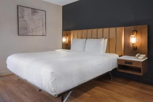 Habitación con cama grande y bañera - No fumadores/adaptada para personas de movilidad reducida del hotel Best Western Plus Meadowlands. Foto 2