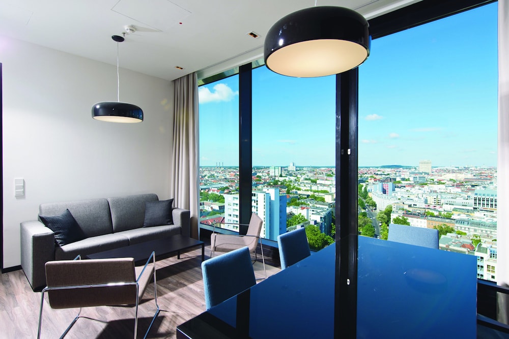 Suite presidencial (Berlin - Rooftop View) del hotel Riu Plaza Berlin. Foto 4