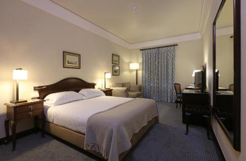 Habitación Doble con cama supletoria del hotel Lisboa Plaza, a Lisbon Heritage Collection. Foto 3