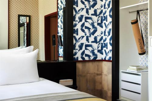 Habitación Familiar comunicada con cama supletoria del hotel Avani Avenida Liberdade Lisbon. Foto 2