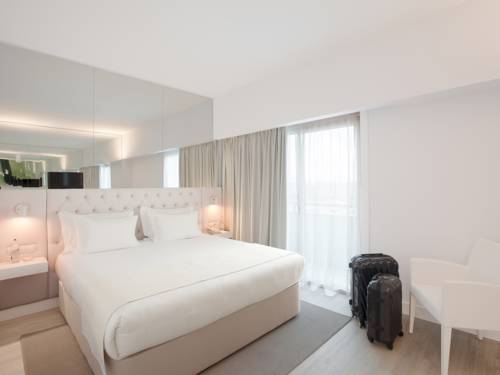 Habitación Doble Premium con balcón - 1 o 2 camas del hotel Lutecia Smart Design. Foto 4