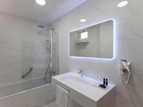 Habitación Familiar del hotel Lutecia Smart Design. Foto 10