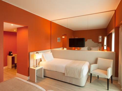 Habitación Triple Estándar (máximo 3 personas) del hotel Lutecia Smart Design. Foto 12