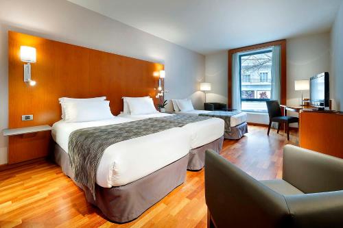 Habitación Doble con cama supletoria del hotel Eurostars Lisboa Parque. Foto 4