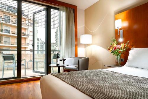 Habitación Doble con terraza del hotel Eurostars Lisboa Parque. Foto 1